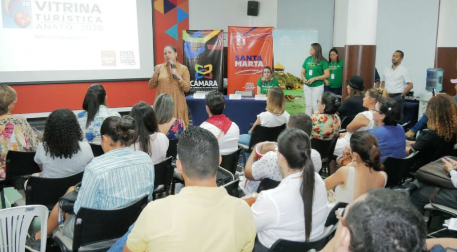 Socialización de Aura Carolina García ante gremios y operadores turísticos de Santa Marta y el Magdalena.