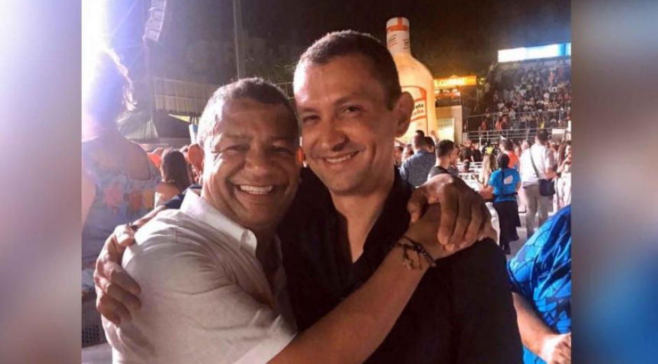 @alvarotriplea Emilio Tapia junto a Álvaro Álvarez en un evento del Carnaval de Barranquilla.