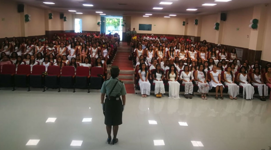 Auxiliares femeninas de Policía.