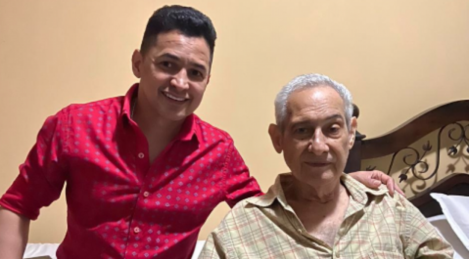 Jorge Celedón junto a su padre.