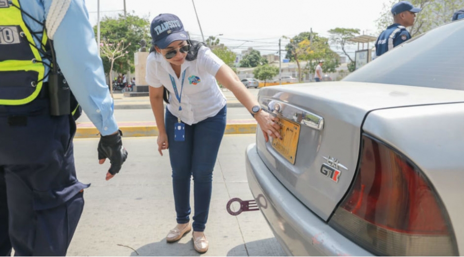 cortesía. Operativo de placas adulteradas.