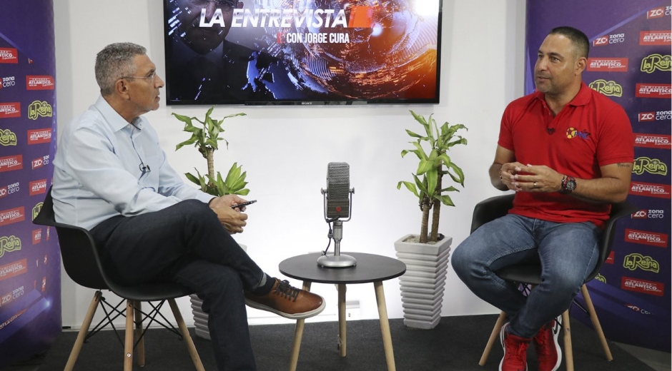 Eugenio Peña habla con Jorge Cura sobre la educación de niños en casa.