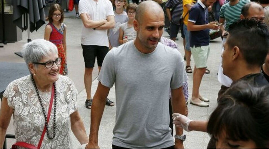 Pep Guardiola y su mamá.