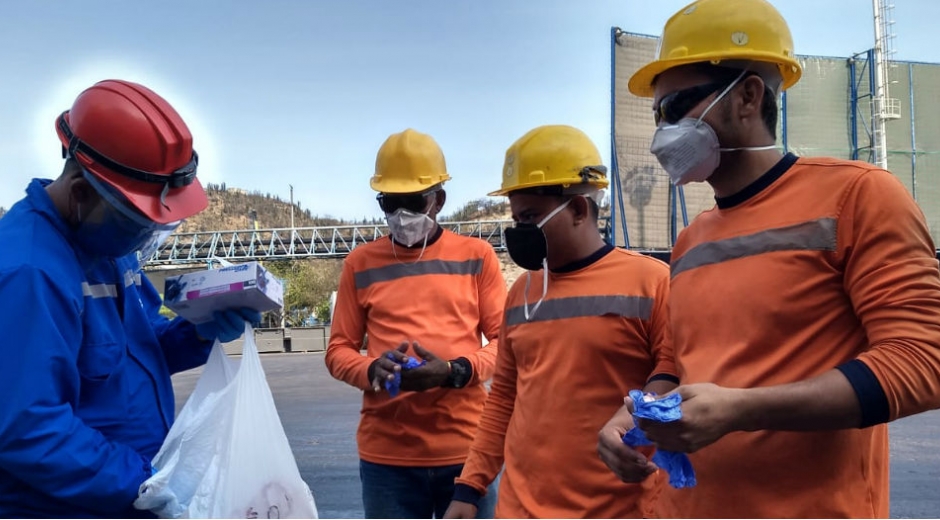 Puerto de Santa Marta Trabajadores del Puerto reciben elementos de protección.