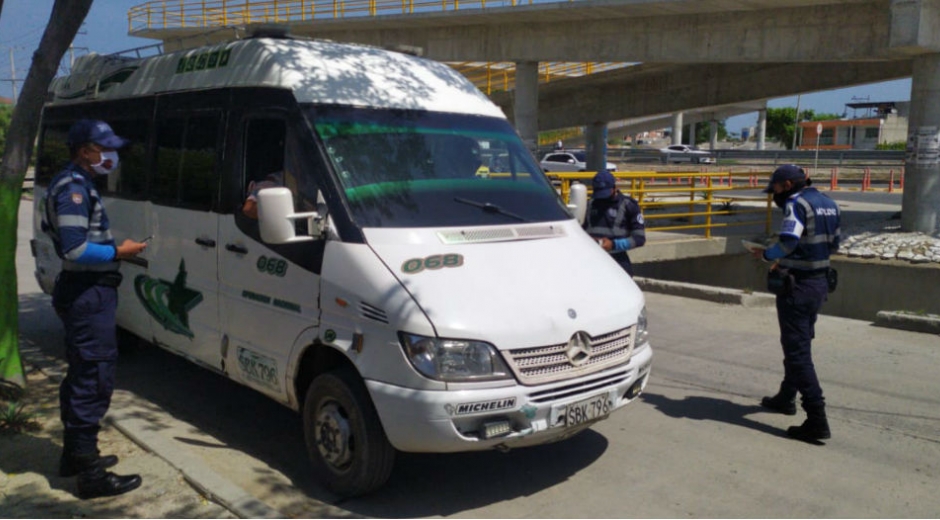 Control a vehículos de transporte intermunicipal.