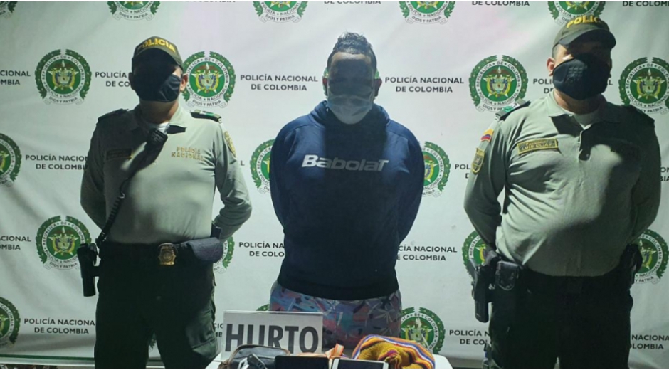 El sujeto fue capturado por el delito de hurto y puesto a disposición de la Fiscalía Local en turno.