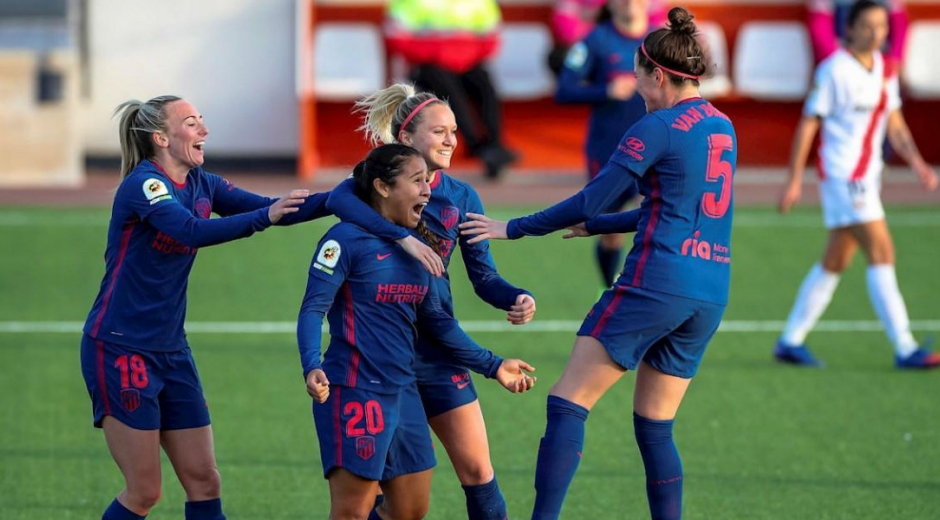 Leicy Santos celebrando su gol.