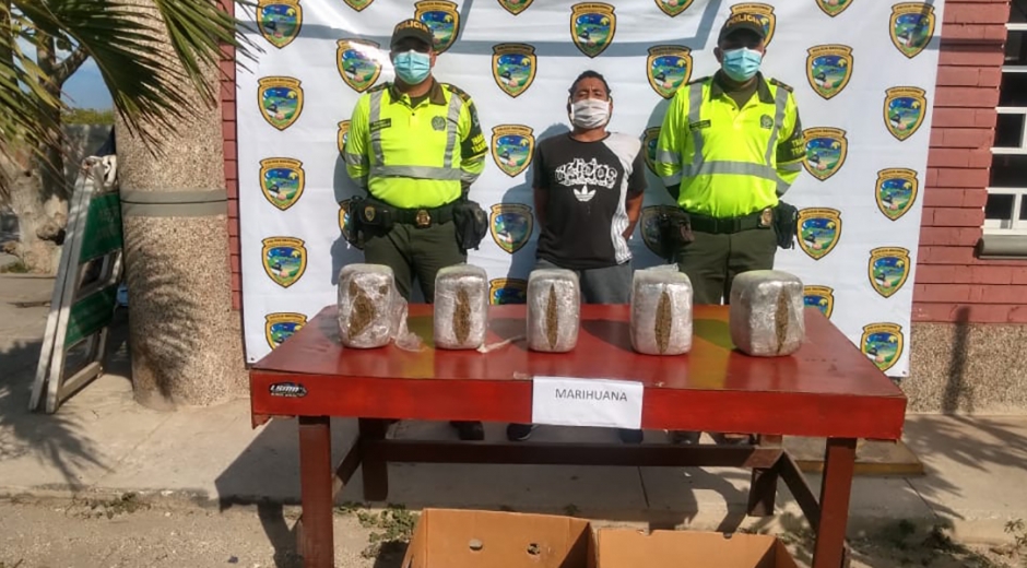 Al capturado se le incautaron más de 16 kilos de marihuana que pretendía transportar en un bus intermunicipal.