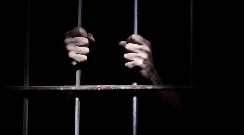 Al uniformado capturado le dieron más de 27 años de prisión por el hecho.