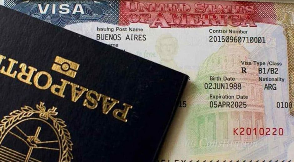 Largas esperas para solicitar una visa para viajar a los Estados Unidos.