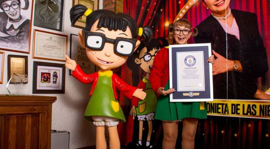 María Antonieta de la Nives con el certificado del Libro Guinness World Records