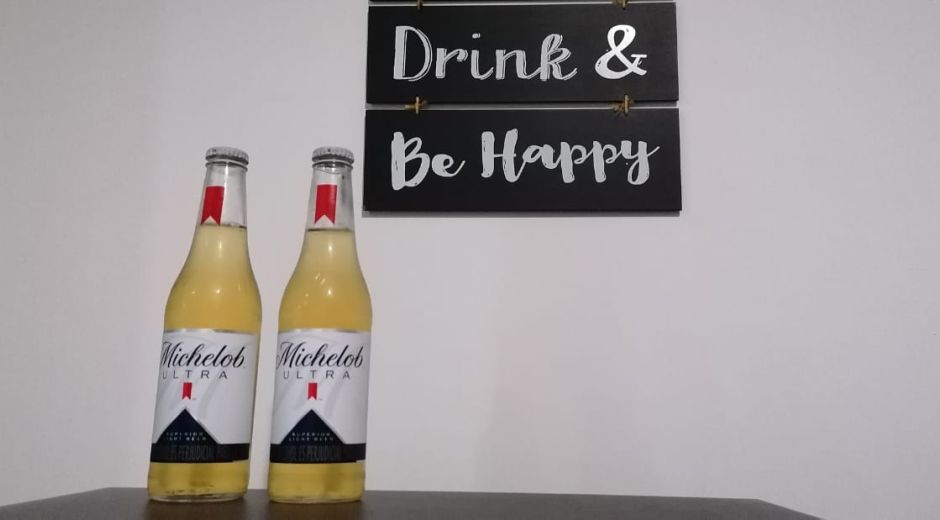 La cerveza Michelob Ultra está disponible en tiendas autorizadas.