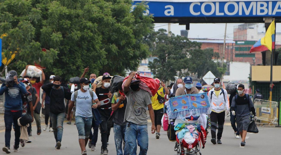 Más de 1.6 millones de venezolanos han decidido radicarse en Colombia, muchos de ellos huyendo de su gobierno. 