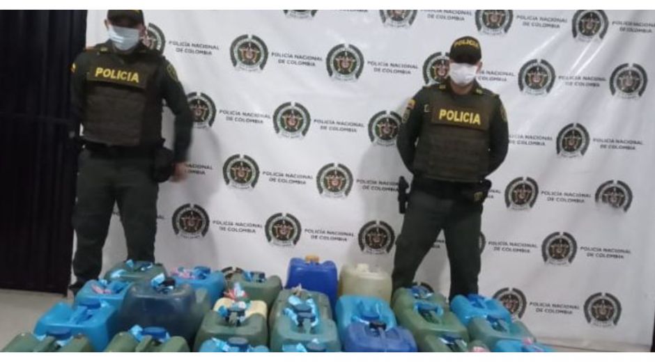 Un total de 220 galones de gasolina de contrabando fueron incautados.