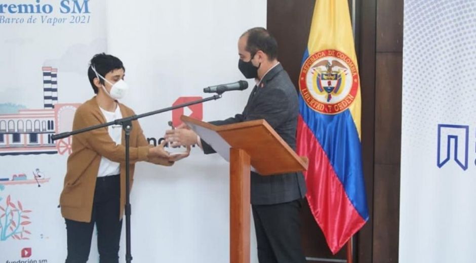 Natalia Jiménez recibiendo el premio