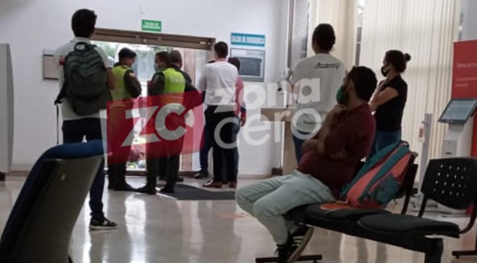 Zona Cero La Policía hace presencia en el banco.