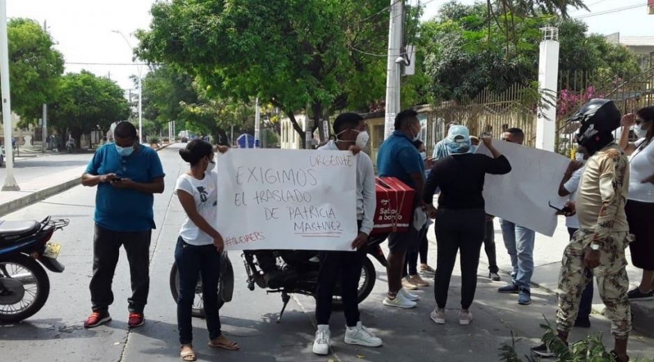 Protesta en frente de la Nueva Eps.