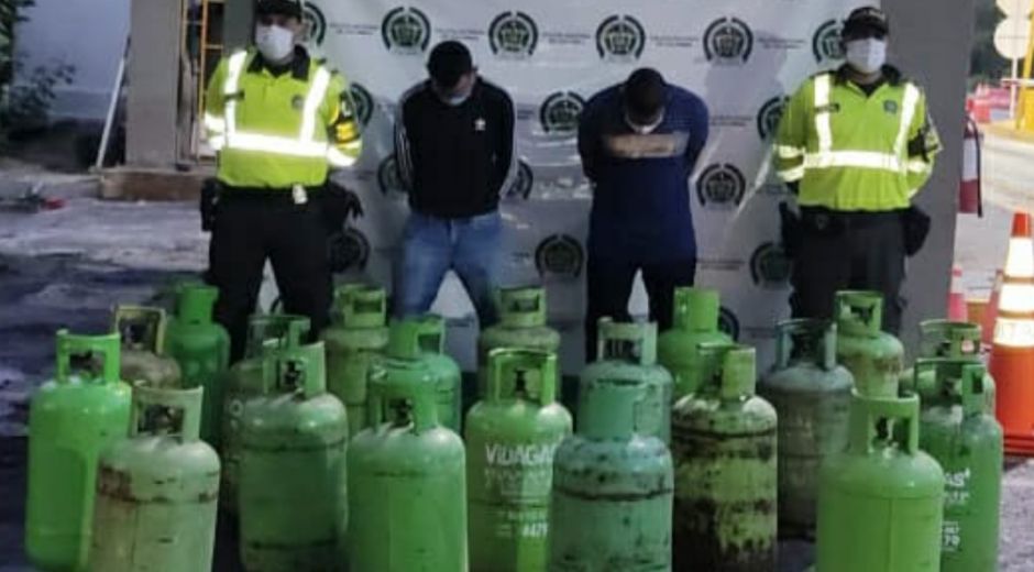 En el operativo policial recuperaron 53 cilindros de gas propano.