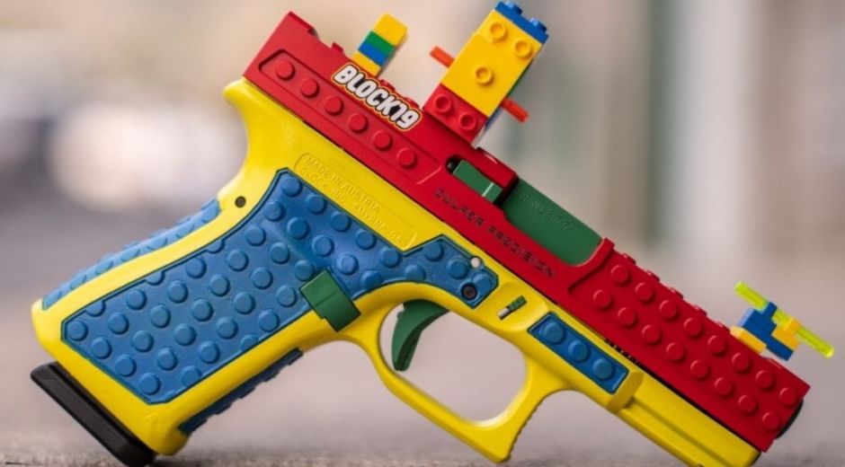 Pistola parecida a un juguete Lego