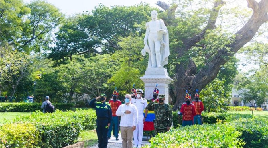 El presidente Iván Duque ofreció una ofrenda floral al libertador Simón Bolívar.