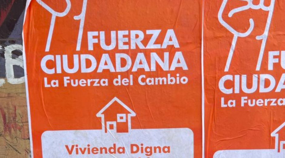 Según el concejal la capital del país está llena de estos carteles. 