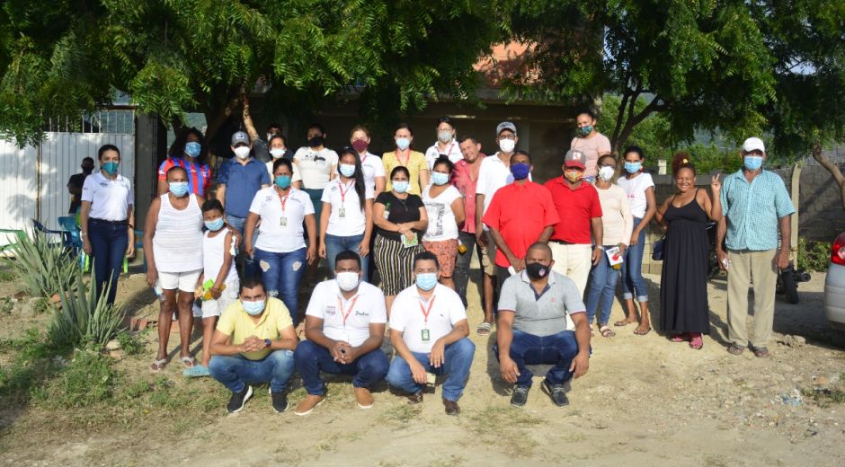 Foto de jóvenes trabajando con el programa Ecobarrios del Dadsa. 