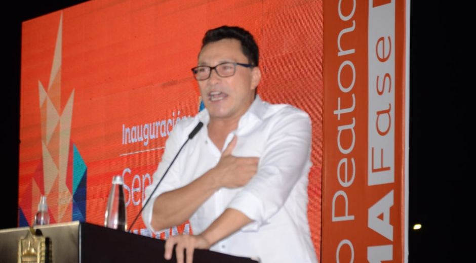 Carlos Caicedo durante su discurso en la inauguración de la obra.