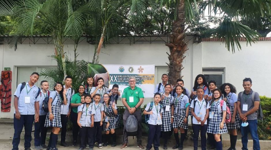 Estudiantes de primaria y secundaria 