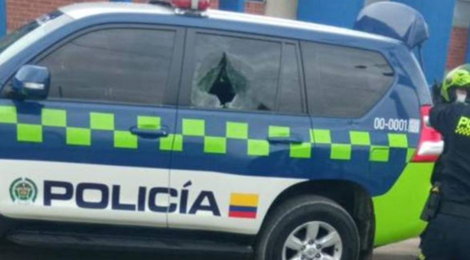 Camioneta del Director de la Policía impactada.