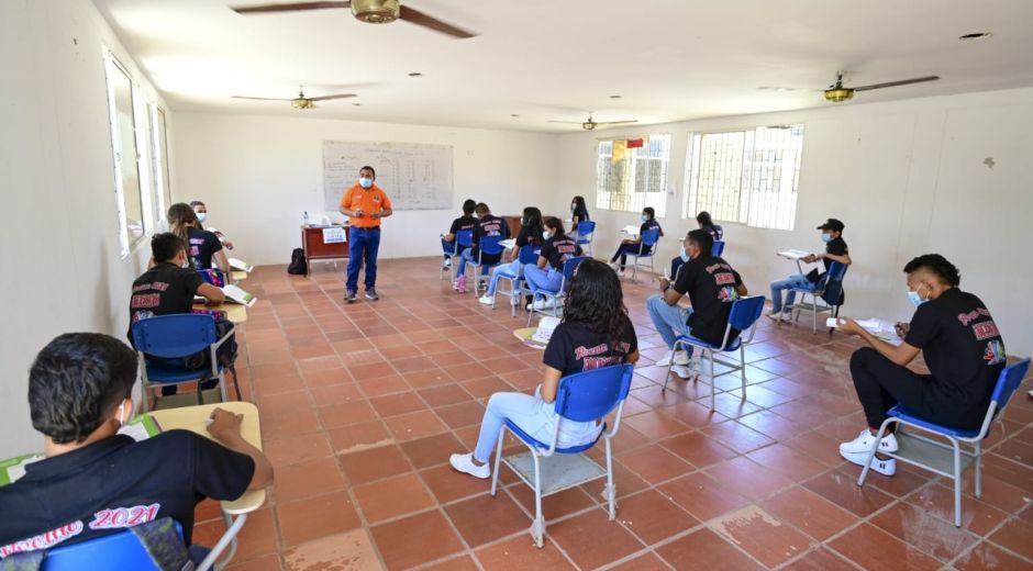 Con el objetivo de suplir 22 cargos de docentes.