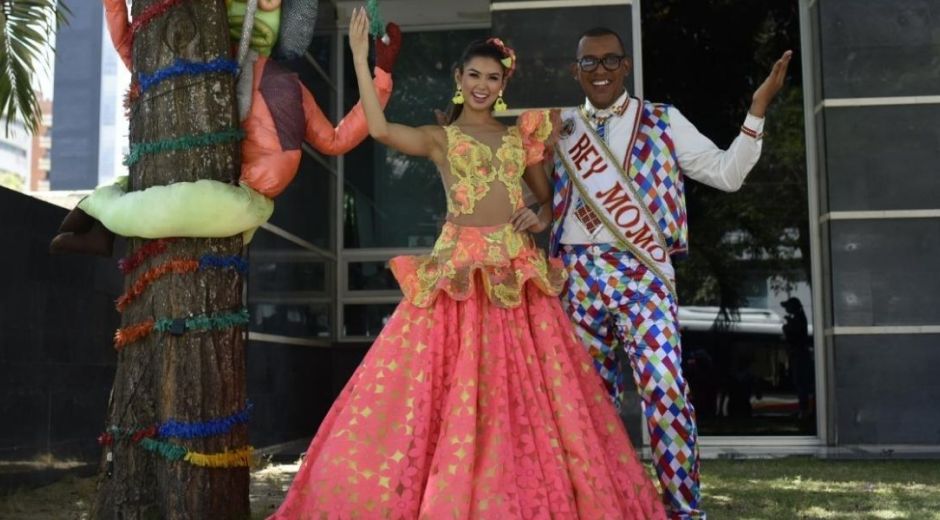 Reina del Carnaval 2022, Valeria Charris Salcedo, y el Rey Momo, Kevin Torres.