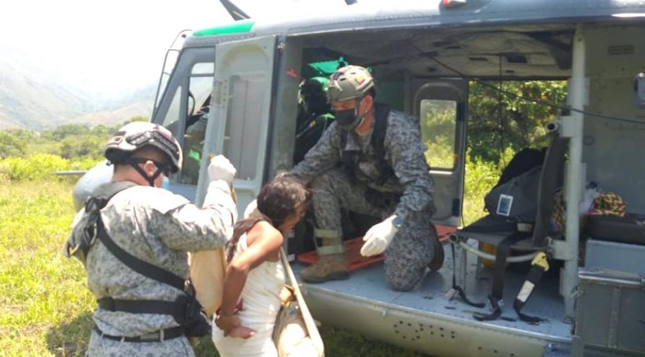 Fueron evacuados 5 menores Kogui a bordo de un helicóptero de la Fuerza Aérea.