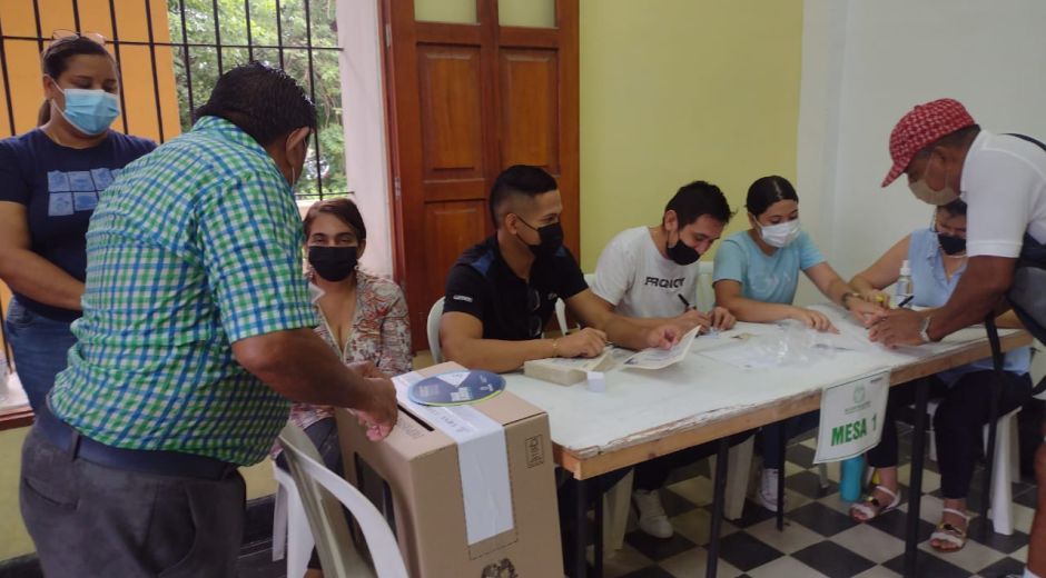Oscar Mejía La Registraduría Nacional otorgó un mes para que las dos agrupaciones políticas postularan a sus testigos electorales.