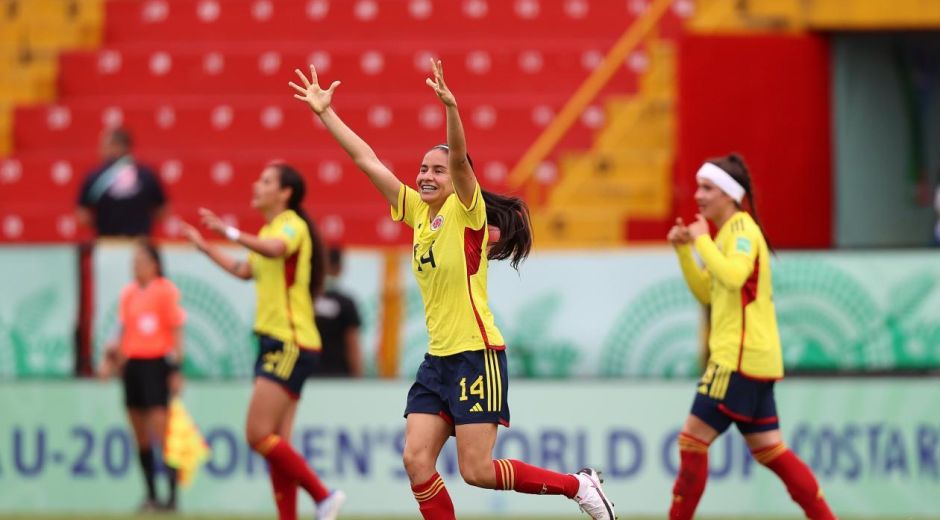 Mariana Muñoz celebrando su gol.
