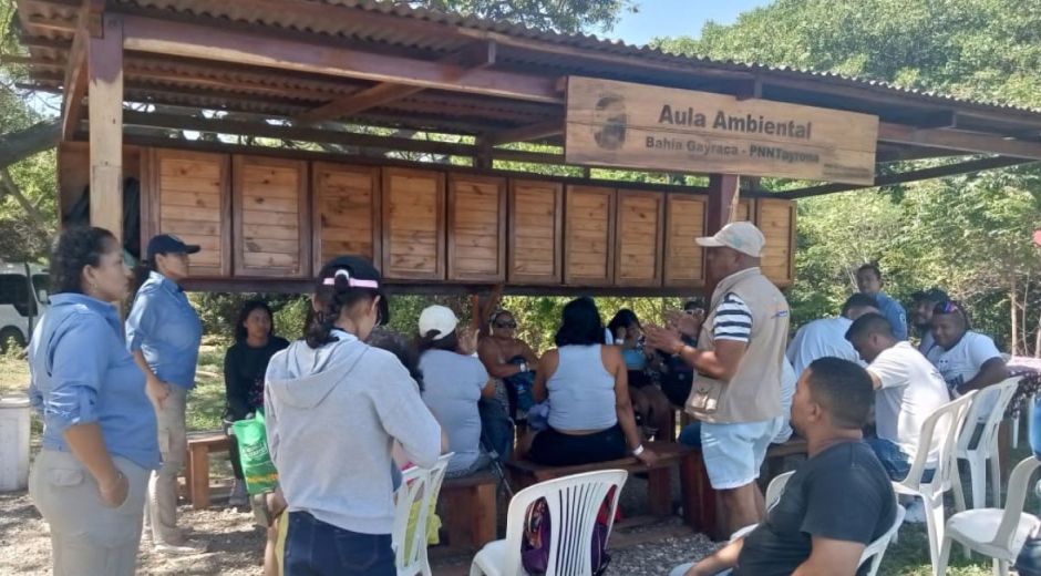 Visitan y realizan actividades de sensibilización en Bahía Gairaca