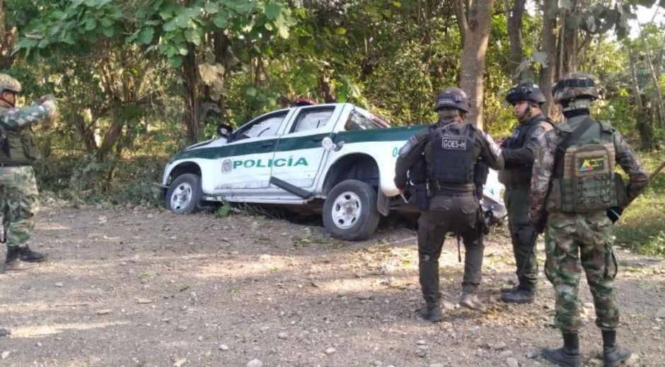 Estado en que quedó la patrulla en el que se movilizaban los uniformados.