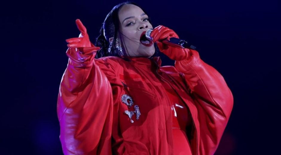 Rihanna Medio Tiempo de Super Bowl 2023.