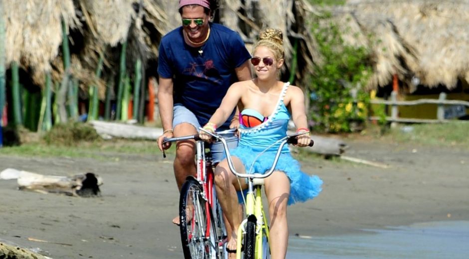 Carlos Vives y Shakira en grabacion de La Bicicleta 