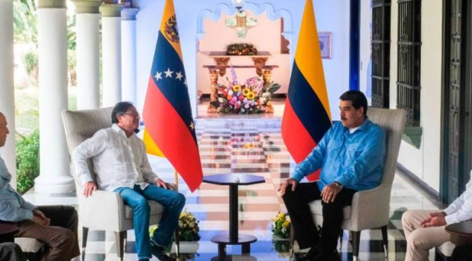 Encuentro entre Petro y Maduro en Caracas Venezuela.