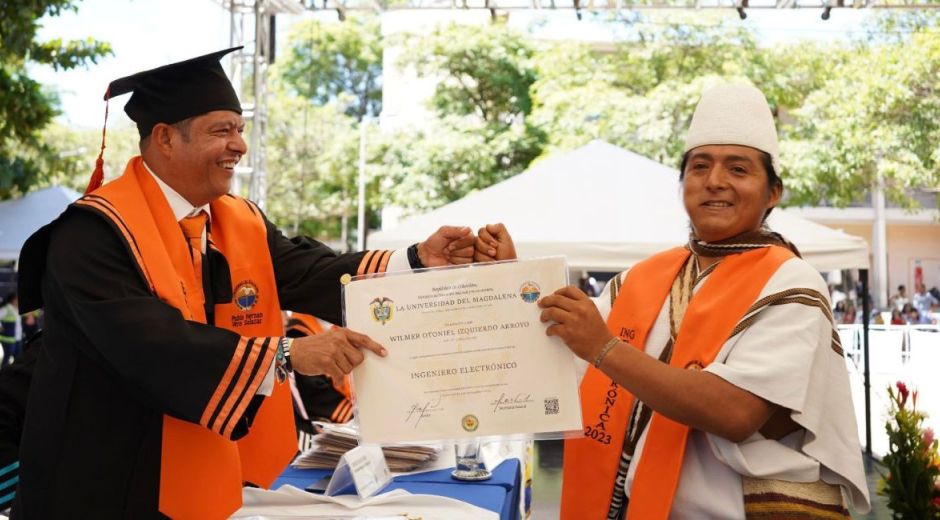 Primer arhuaco graduado como ingeniero electrónico