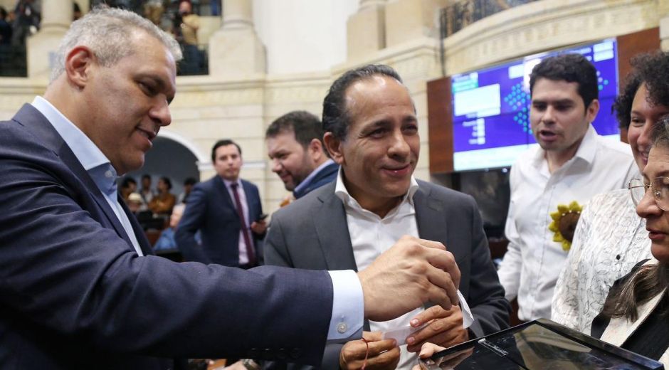 Alexander López (Centro) nuevo presidente del Senado.