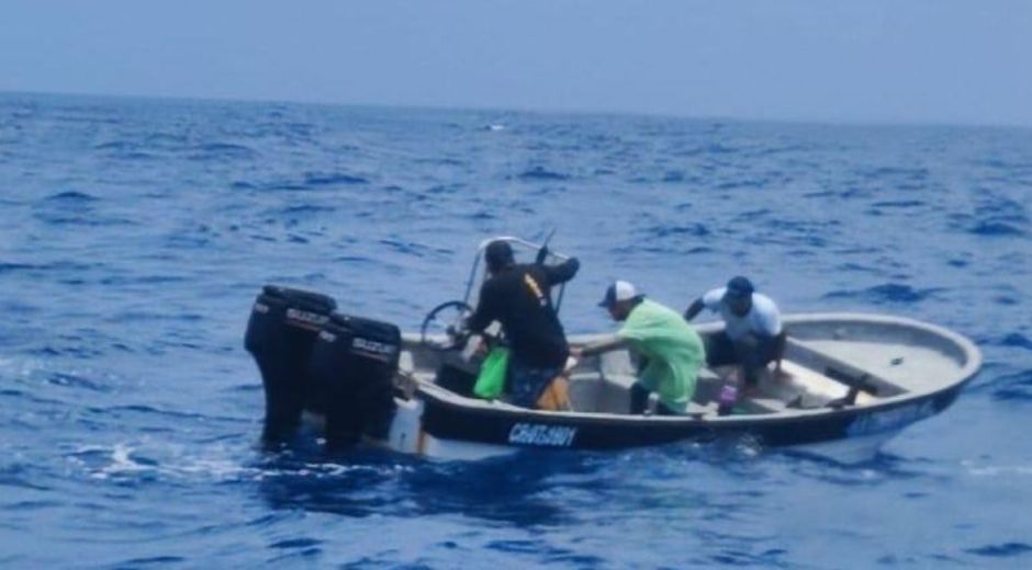 Los tres pescadores en alta mar en el sur de San Andrés