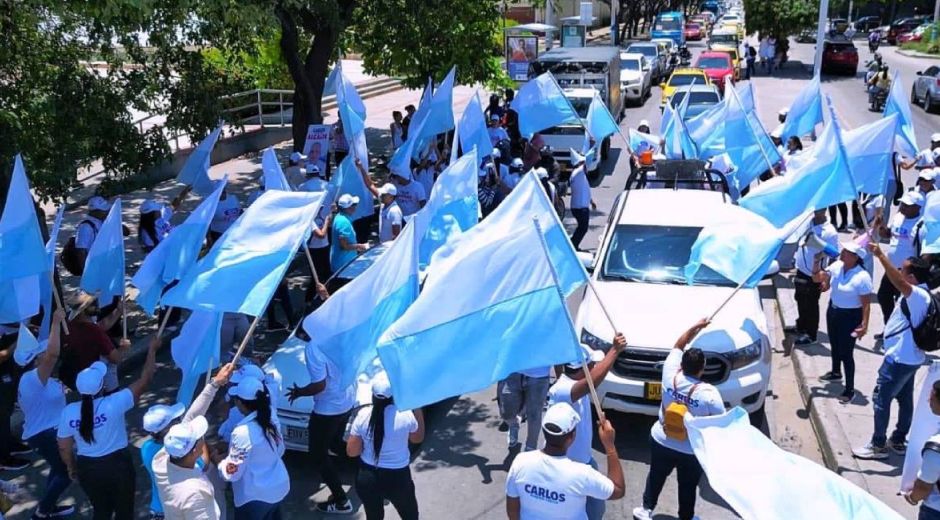 Toma de semáforos por parte de la campaña de Carlos Pinedo.