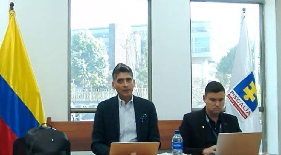 El Fiscal Mario Burgos (izquierda) durante la audiencia de Days Vásquez.