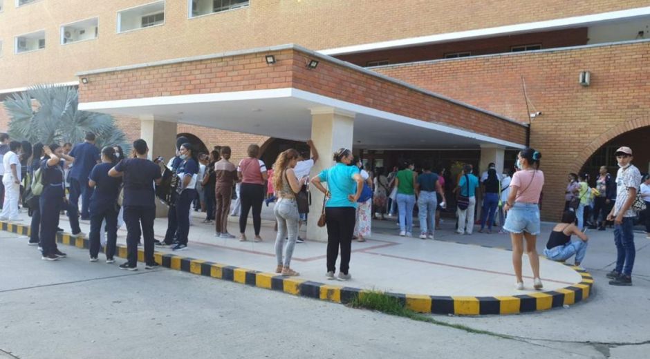 Pacientes y personal tuvo que ser evacuado.
