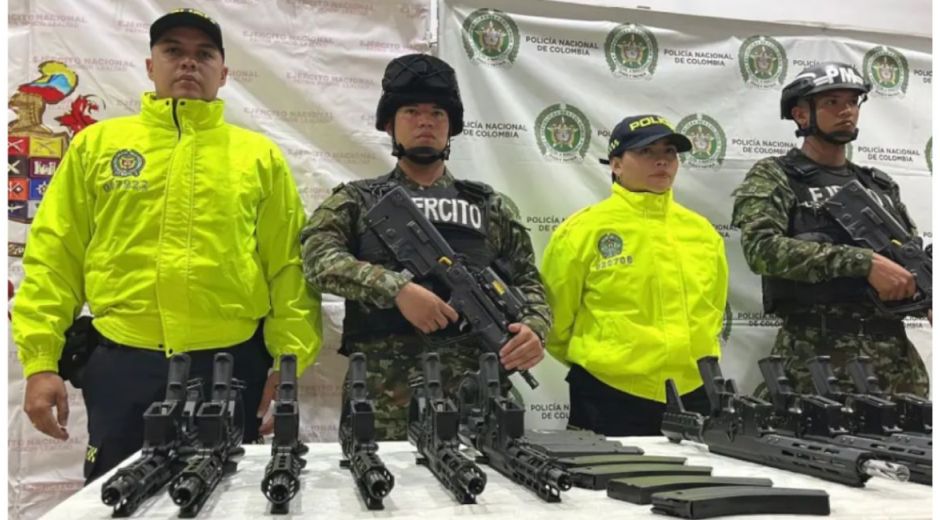 Fusiles incautados en la vía  vía Medellín-San Jerónimo