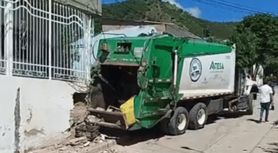 Carro de basura accidentado 