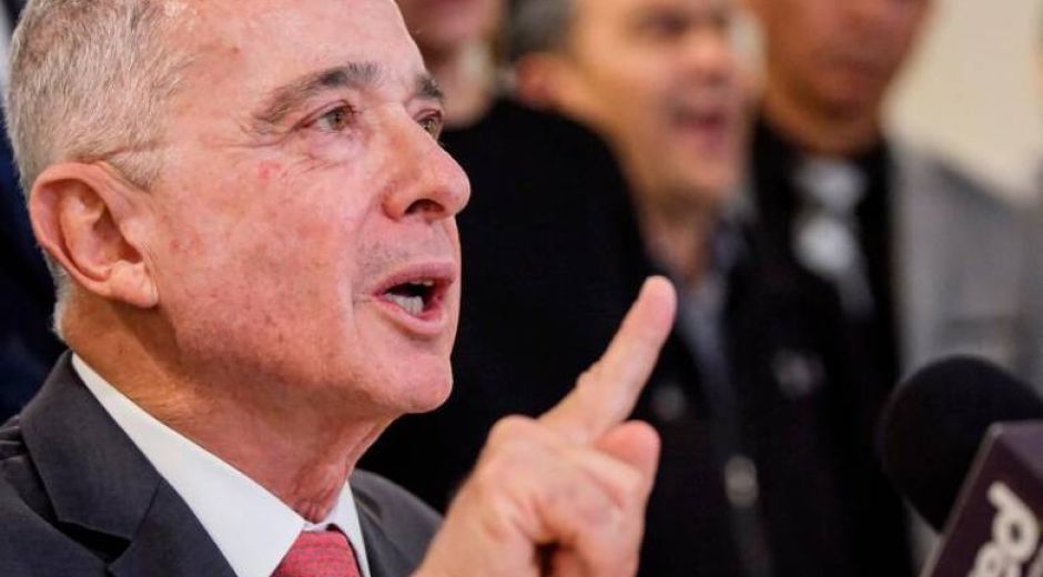 expresidente Álvaro Uribe Vélez.