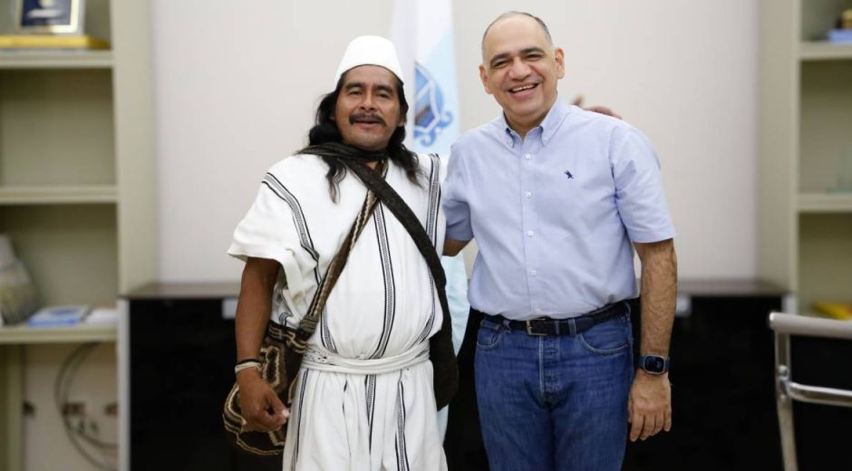 Luis Enrique Salcedo y el alcalde Carlos Pinedo.