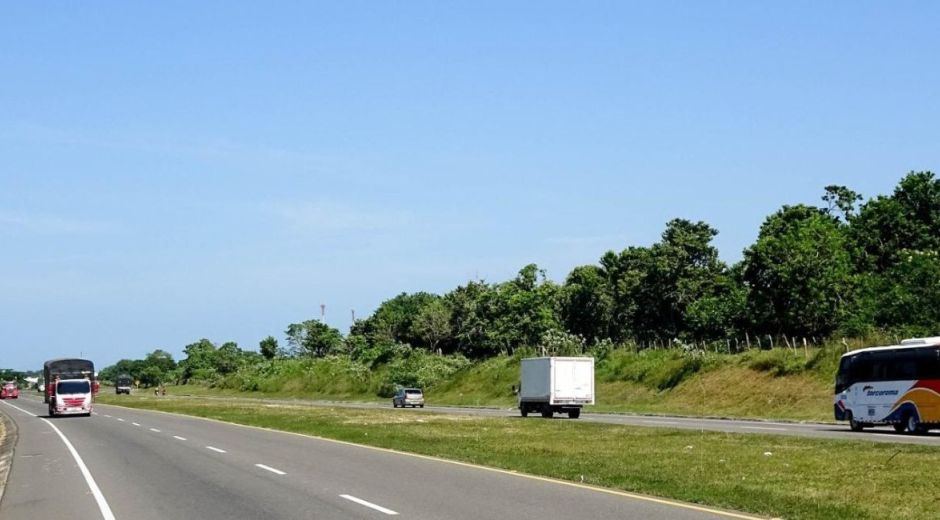 La concesión Autopistas del Caribe pidió a los conductores no estacionar a ambos lados de la vía Oriental